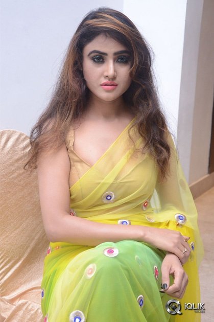 Sony-Cherista-At-Kalamandir-6th-Anniversary-Celebrations